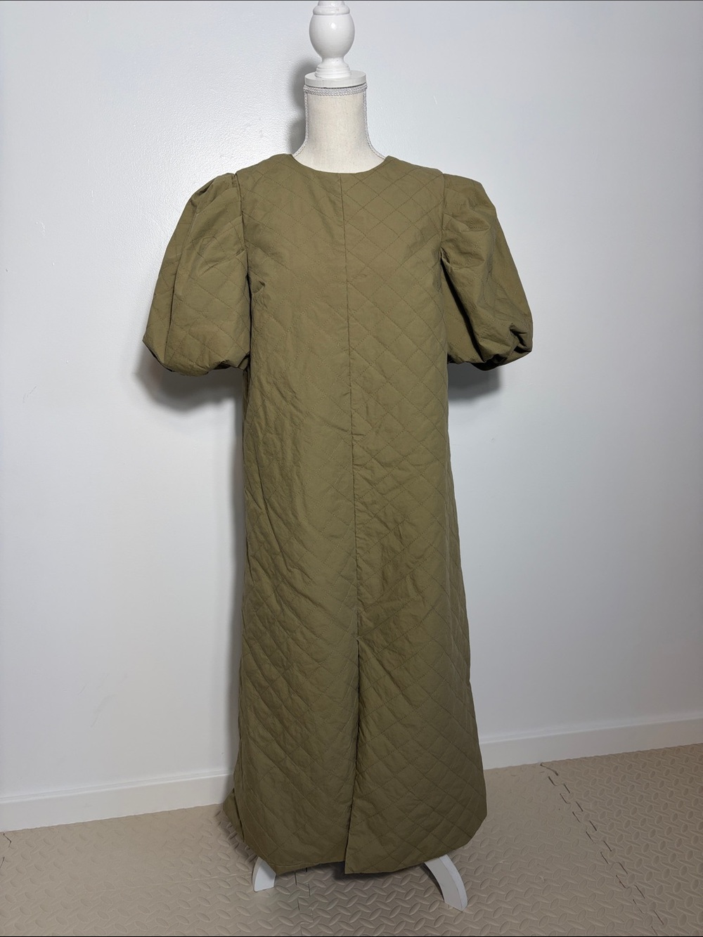 Hyacinth House Quilted Olive Puff Sleeve Midi Dress Medium